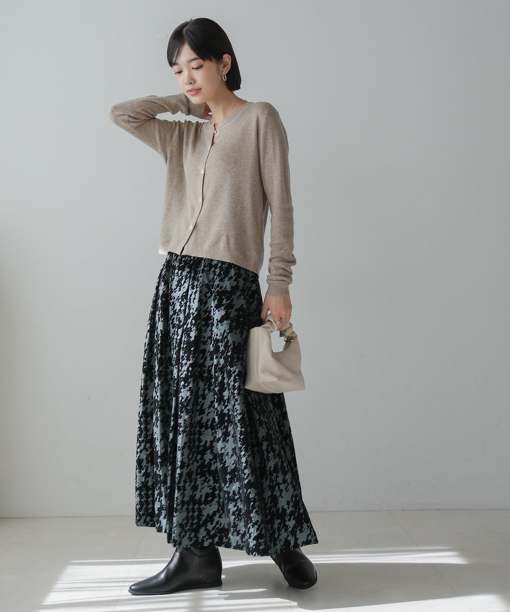 ソフトタッチキーネックカーデ