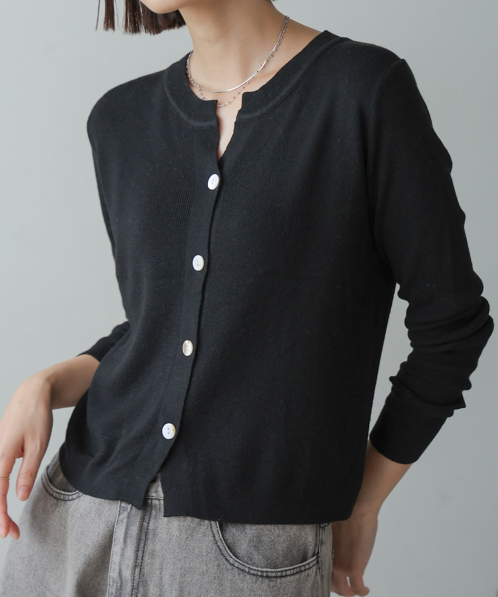 ソフトタッチキーネックカーデ