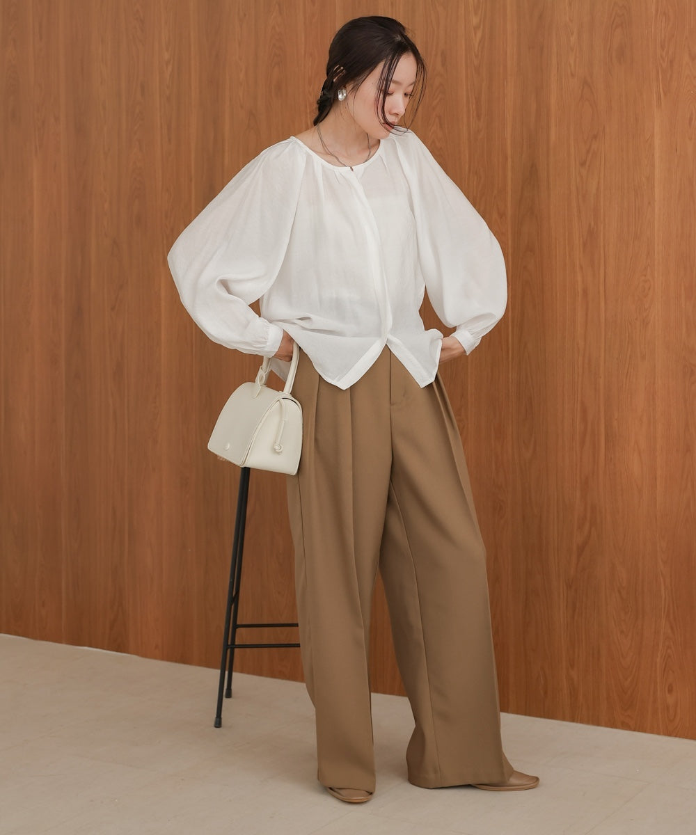 フロントタックブラウス