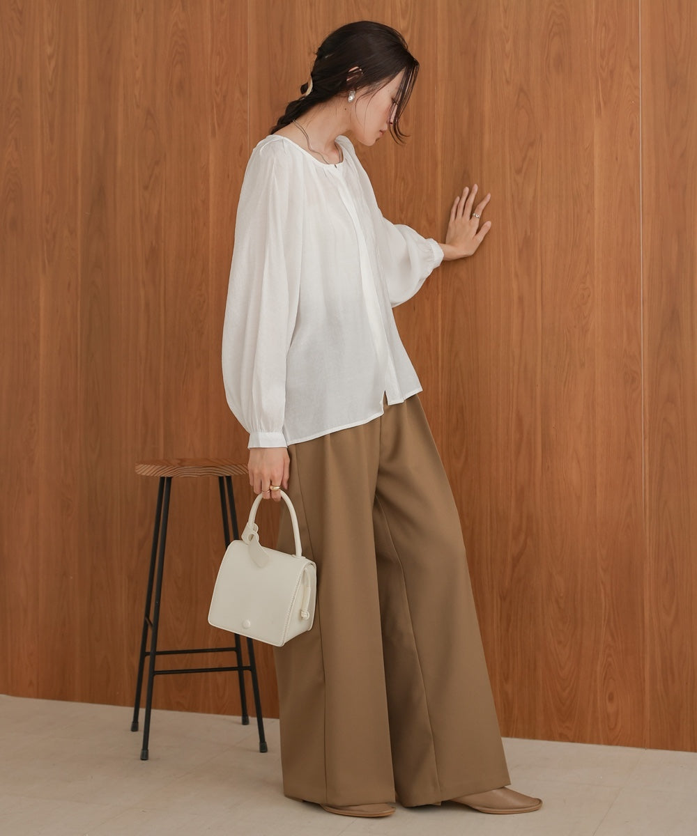 フロントタックブラウス