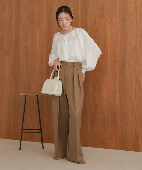 フロントタックブラウス