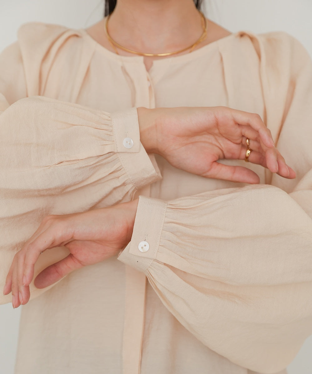 フロントタックブラウス