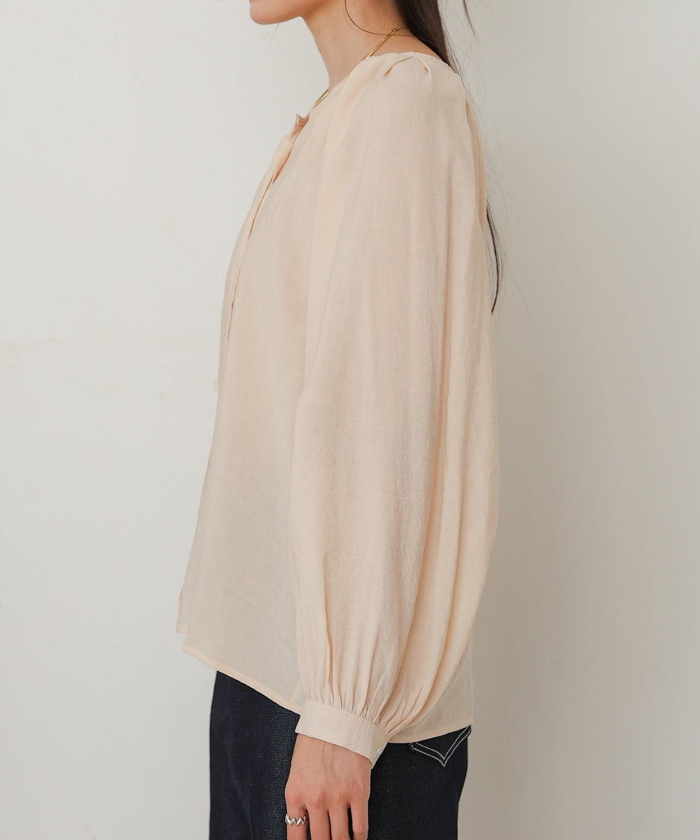 フロントタックブラウス