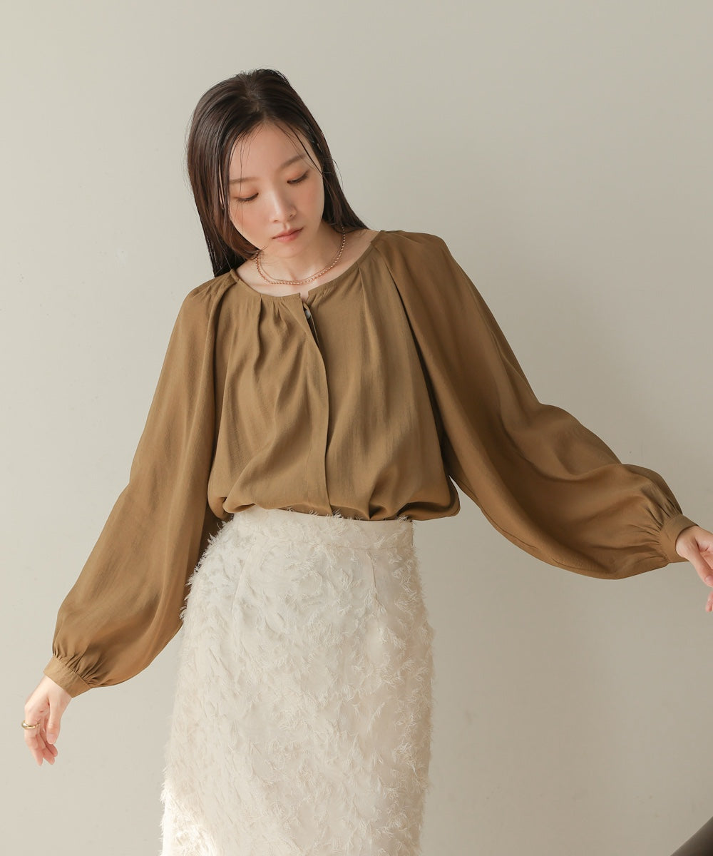 フロントタックブラウス