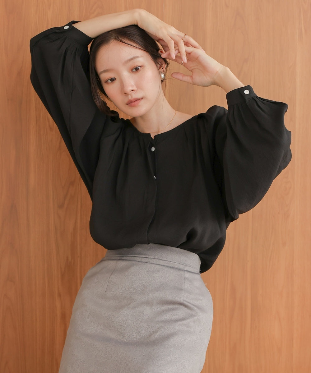 フロントタックブラウス