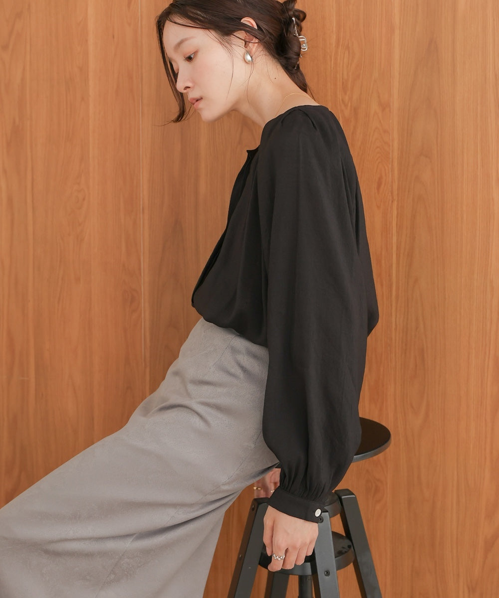 フロントタックブラウス