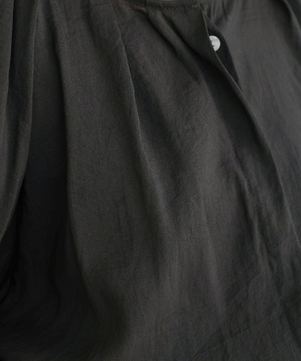 フロントタックブラウス