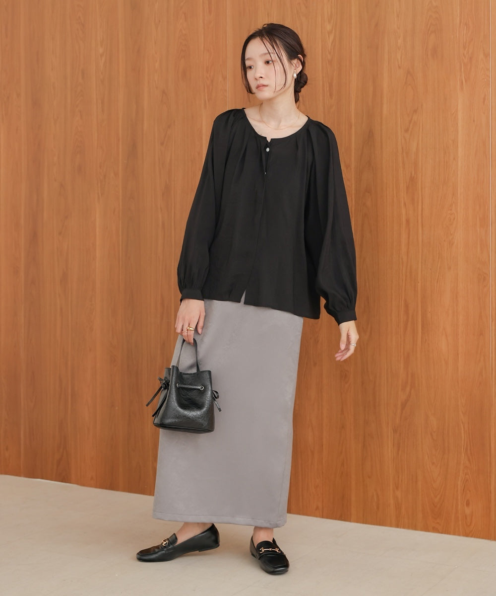フロントタックブラウス