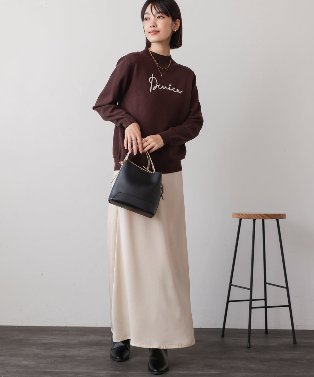 刺繡ロゴニット