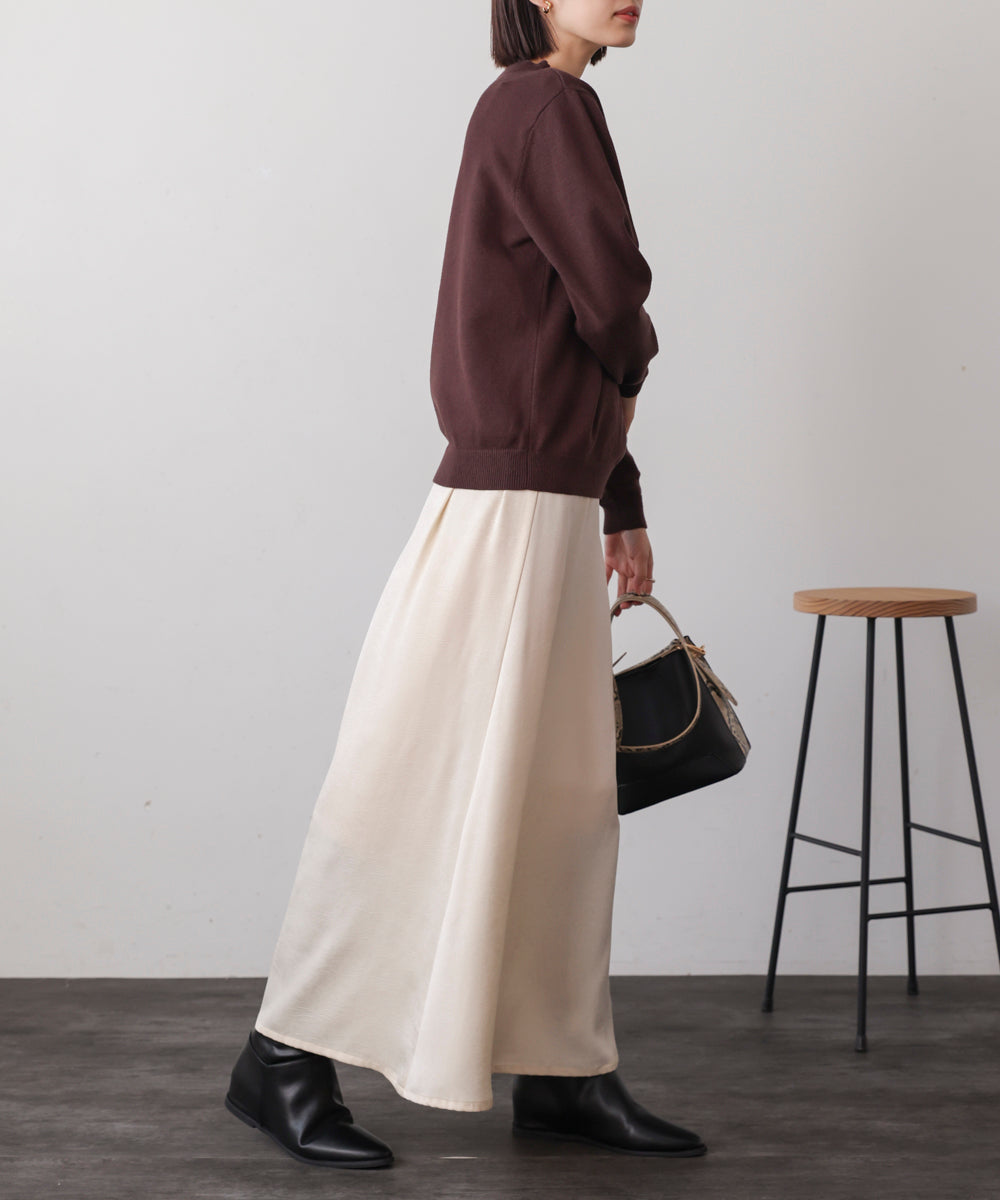 刺繡ロゴニット