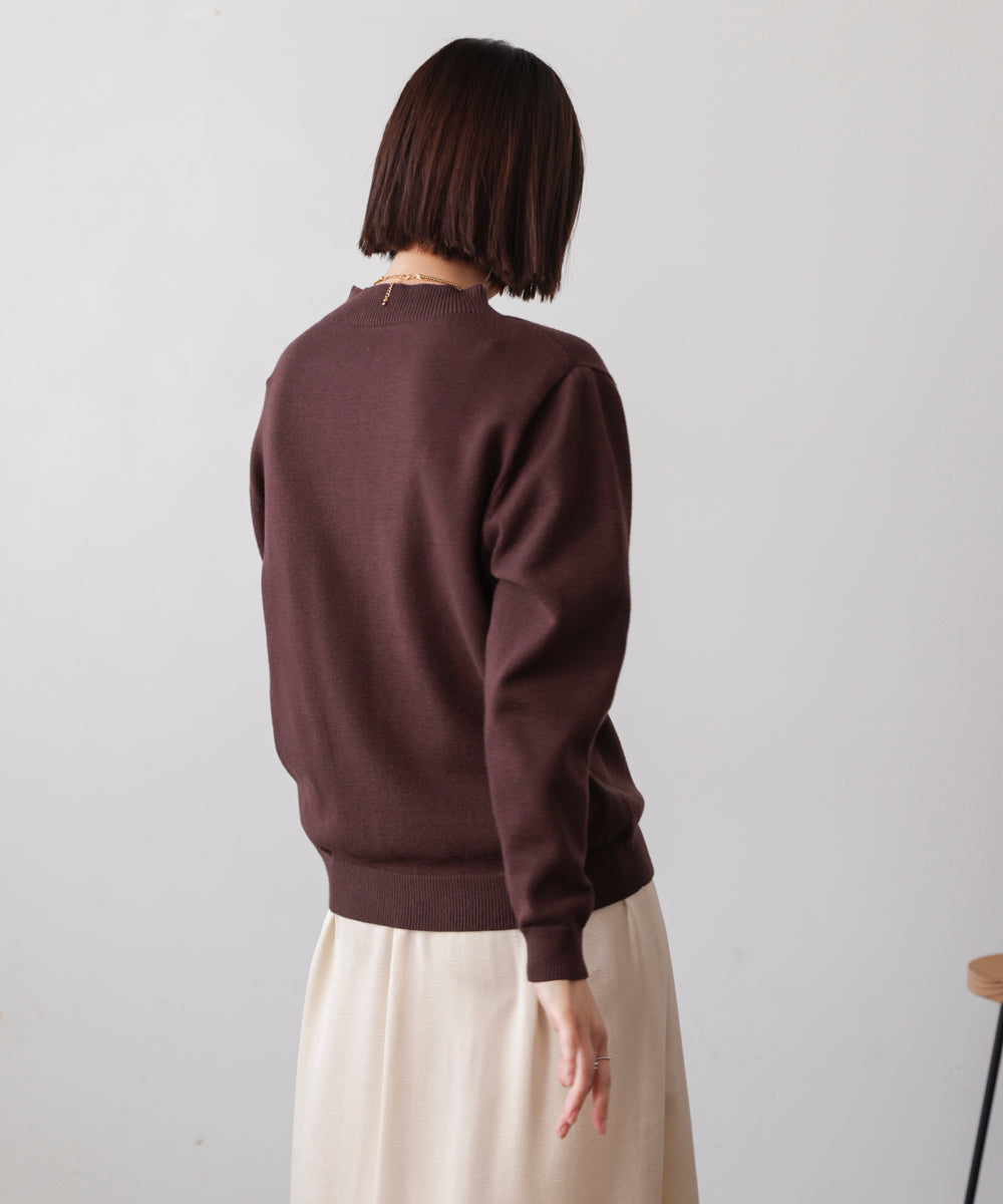 刺繡ロゴニット