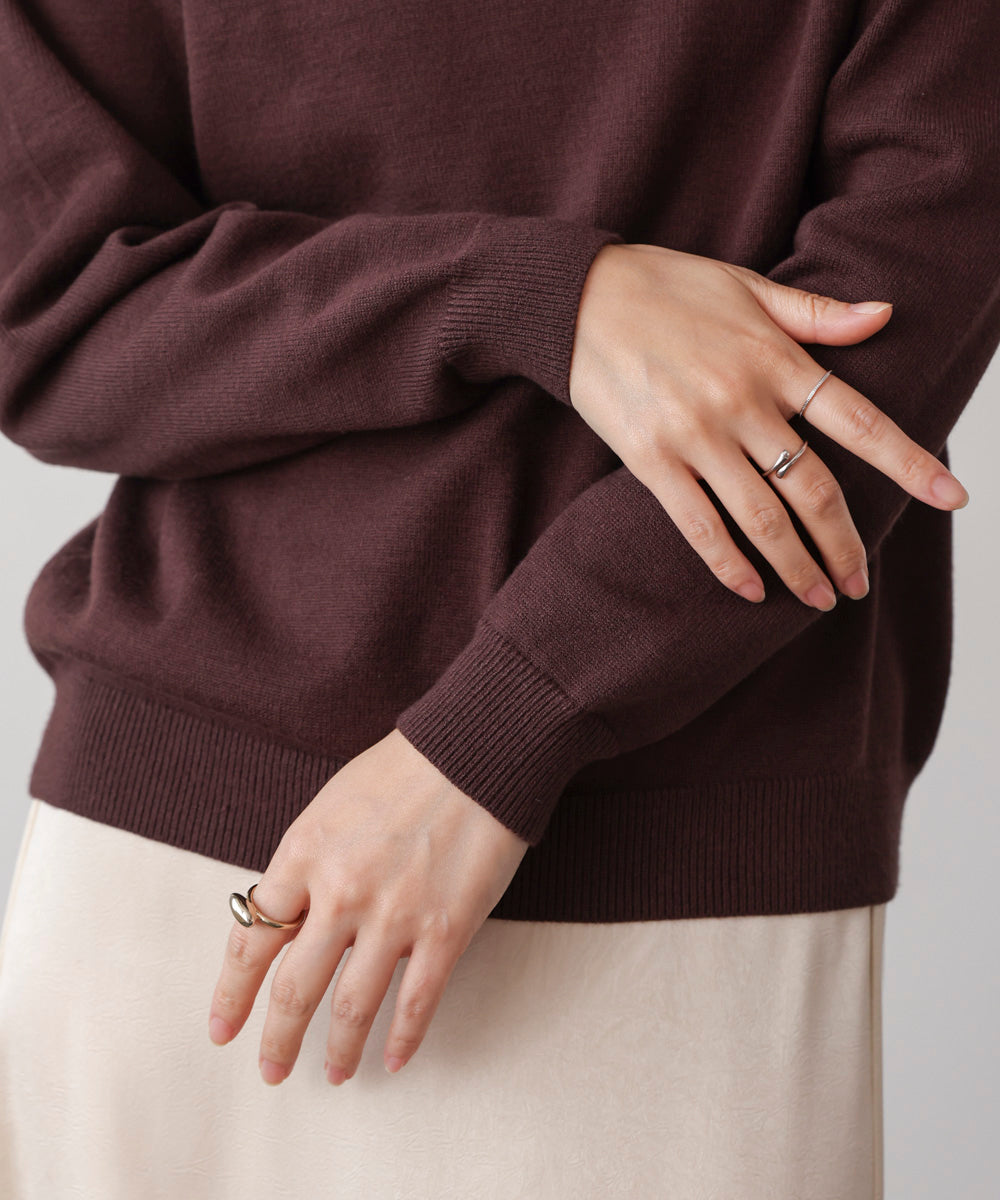 刺繡ロゴニット