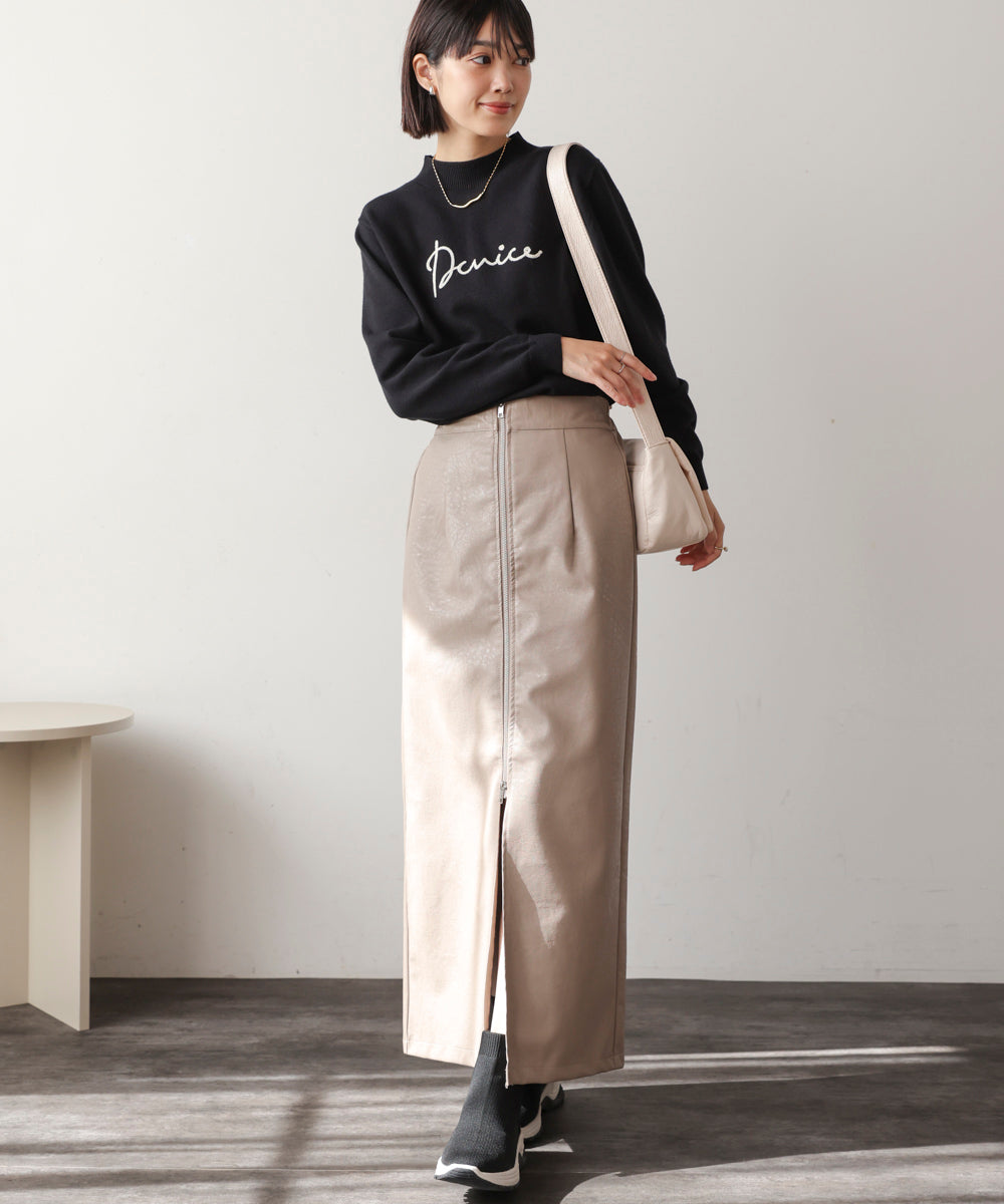 刺繡ロゴニット