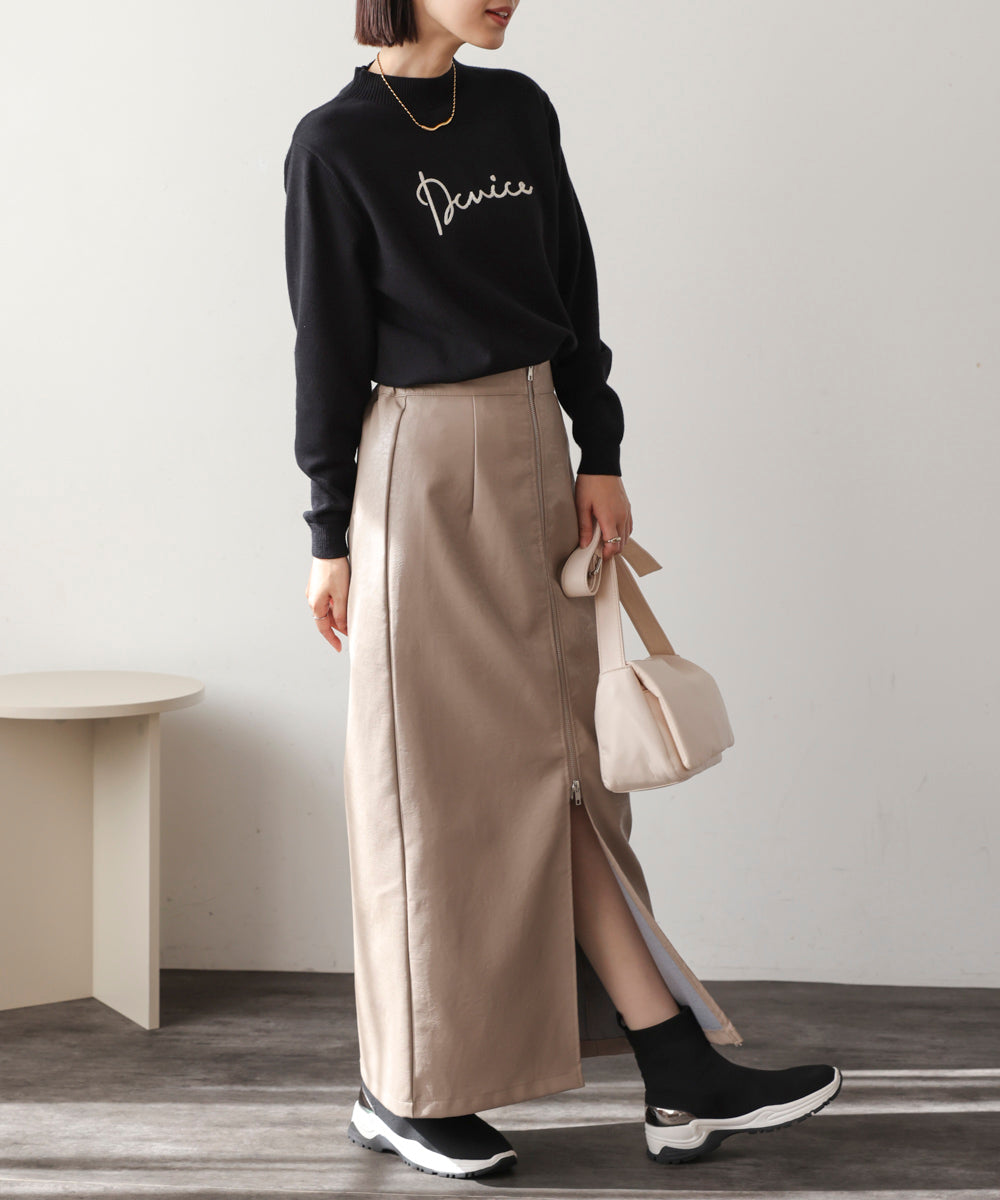 刺繡ロゴニット