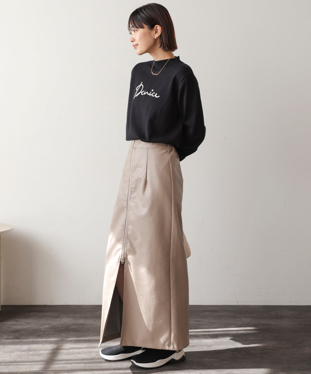 刺繡ロゴニット