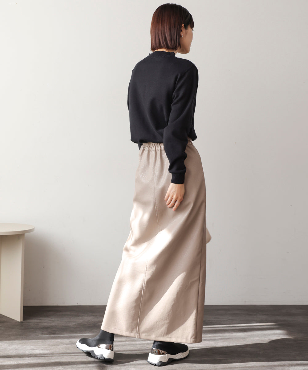 刺繡ロゴニット