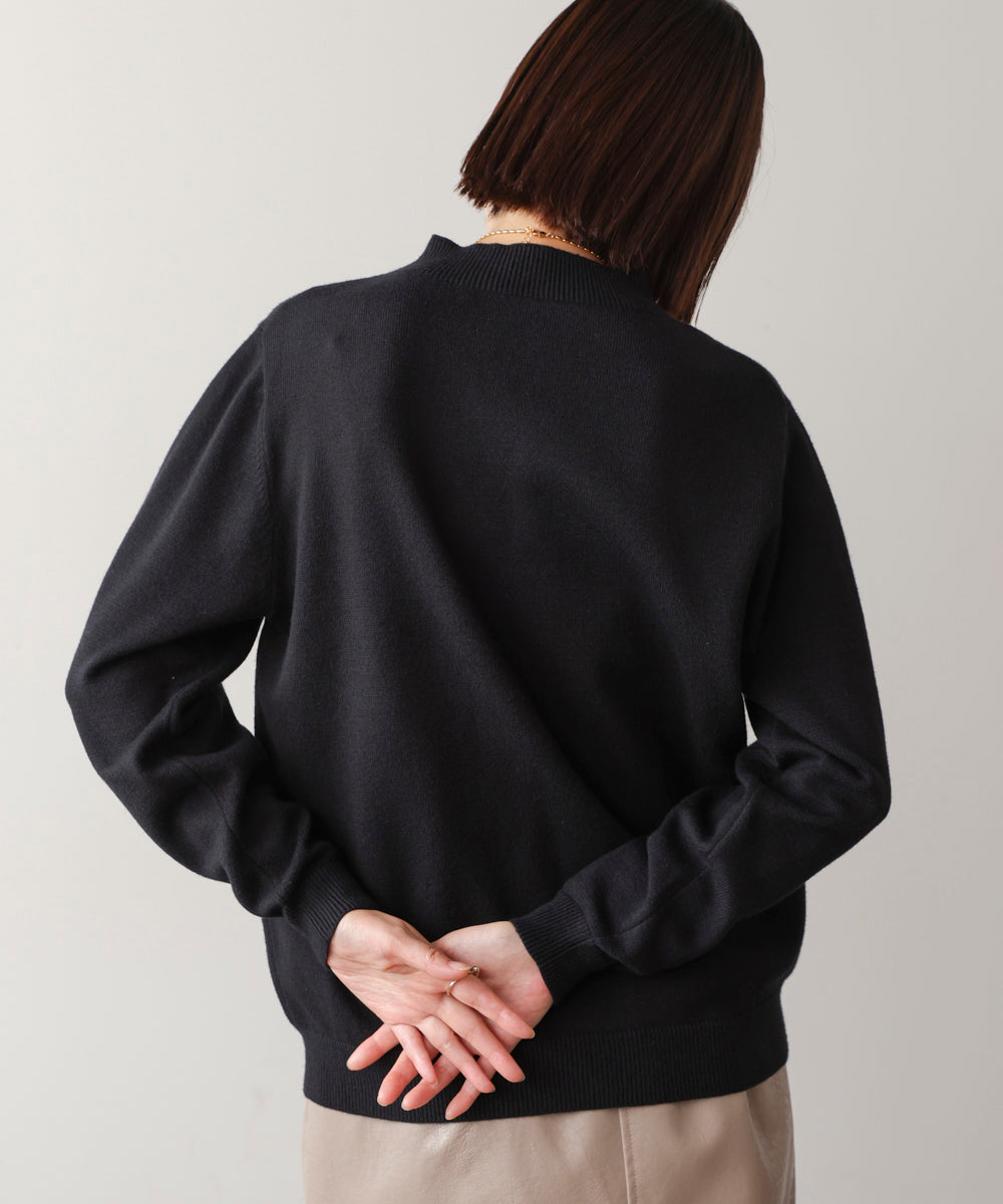 刺繡ロゴニット