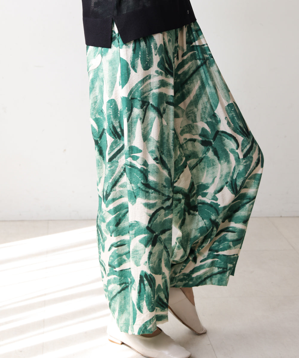 ボタニカルパンツ