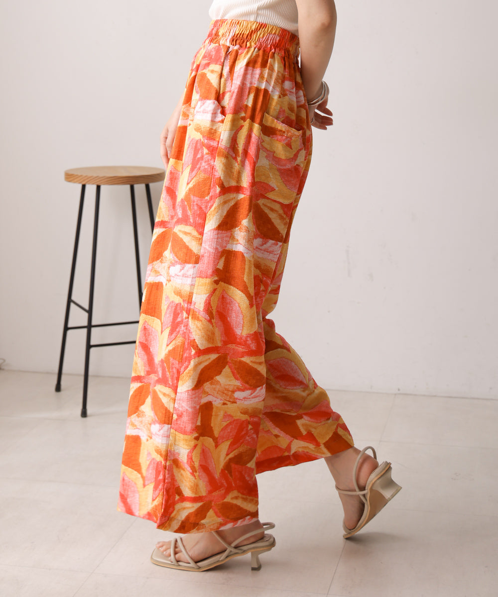 ペイントリーフ柄パンツ