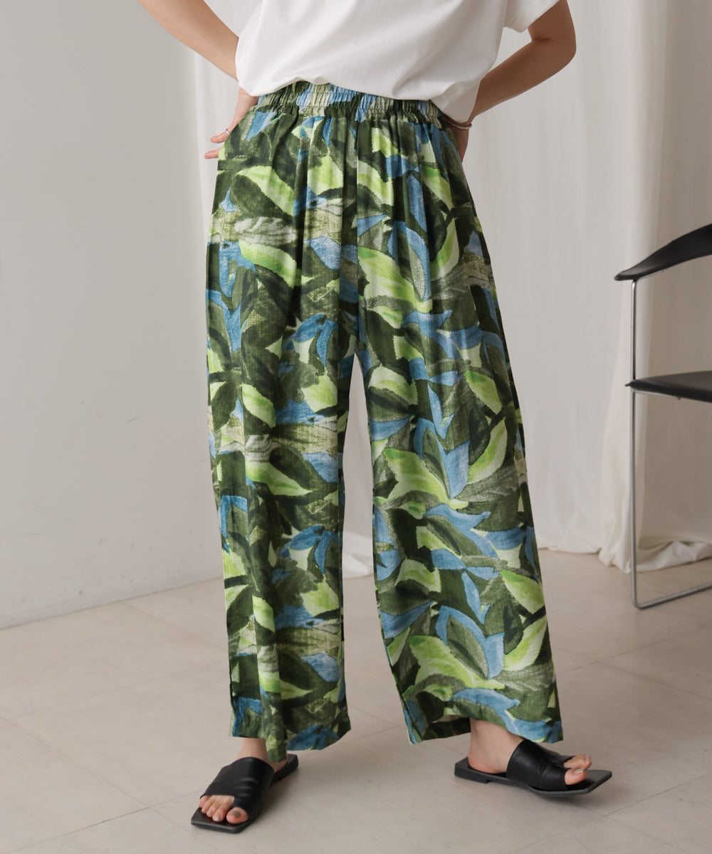 ペイントリーフ柄パンツ