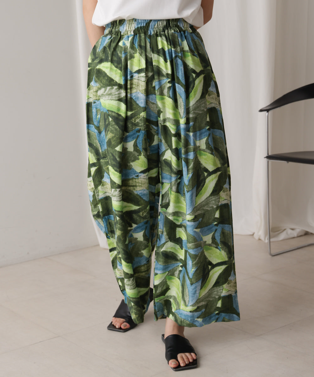 ペイントリーフ柄パンツ