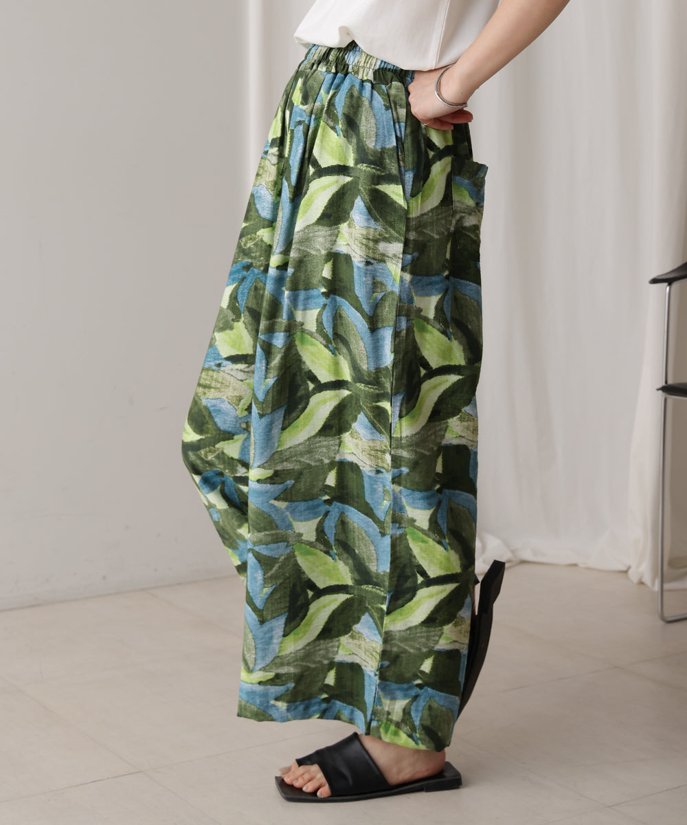 ペイントリーフ柄パンツ