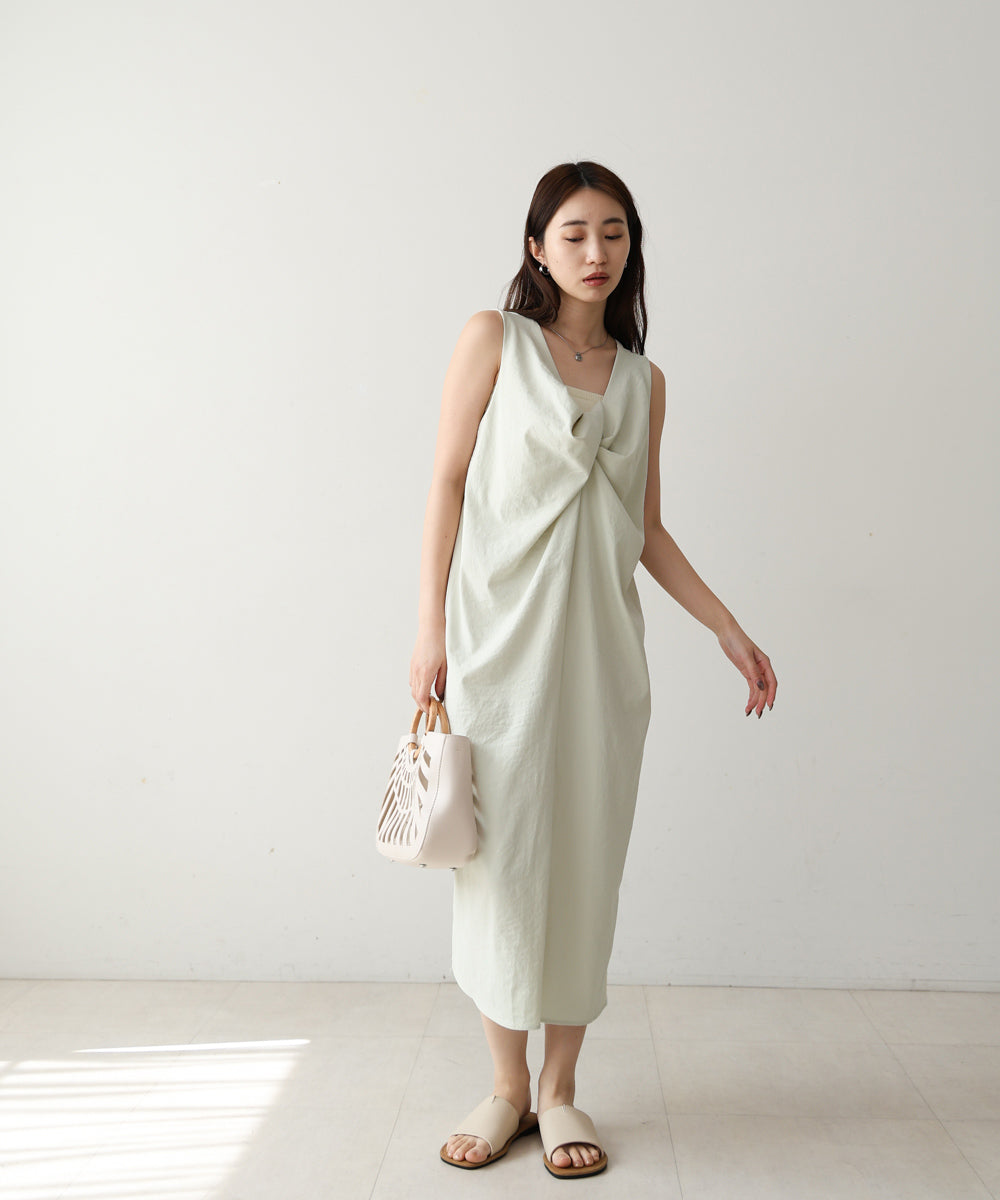フロントねじりワンピース