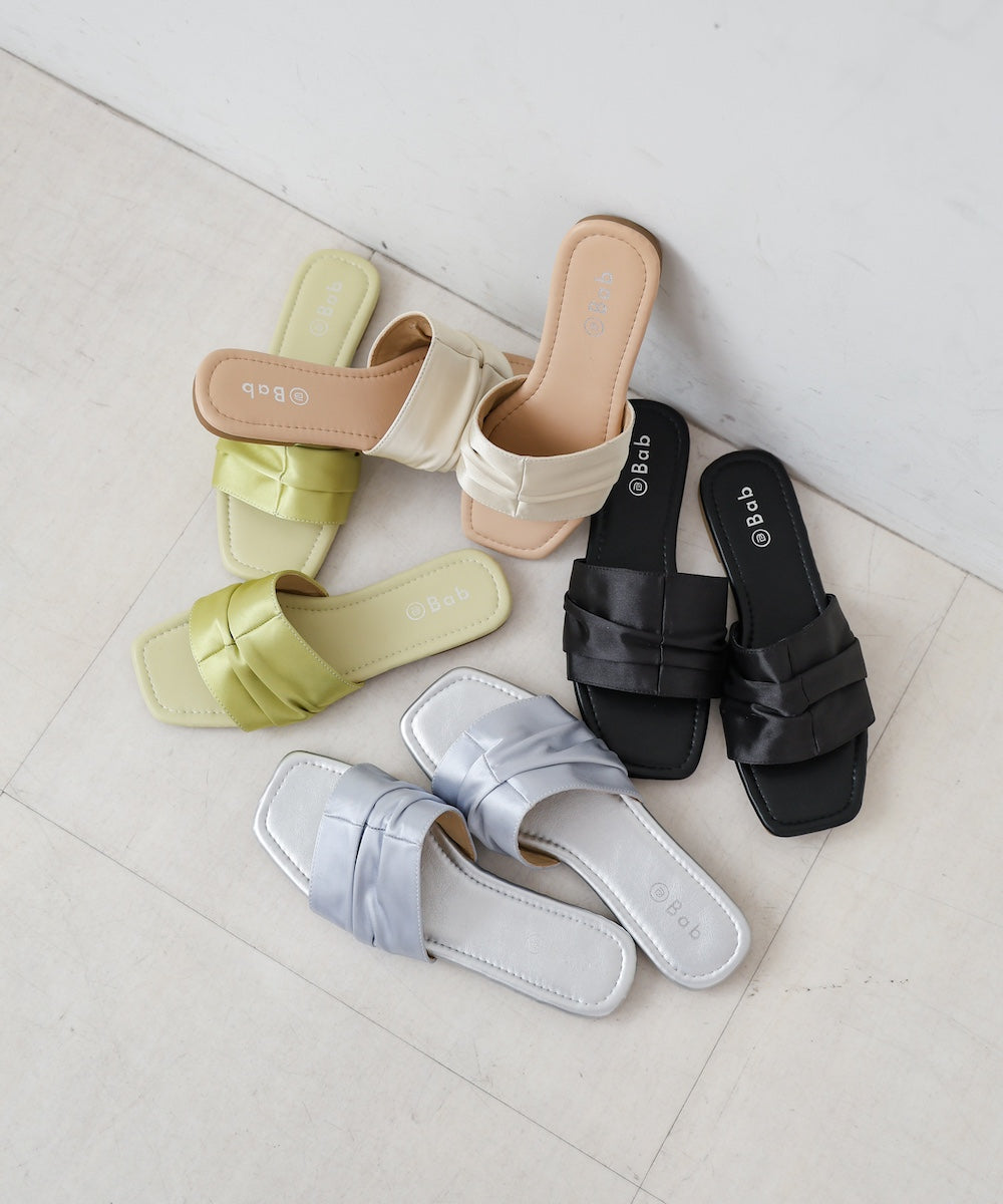 サテンギャザーフラットサンダル