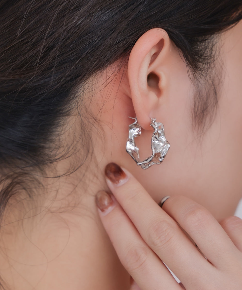 ニュアンスネジリフープピアス