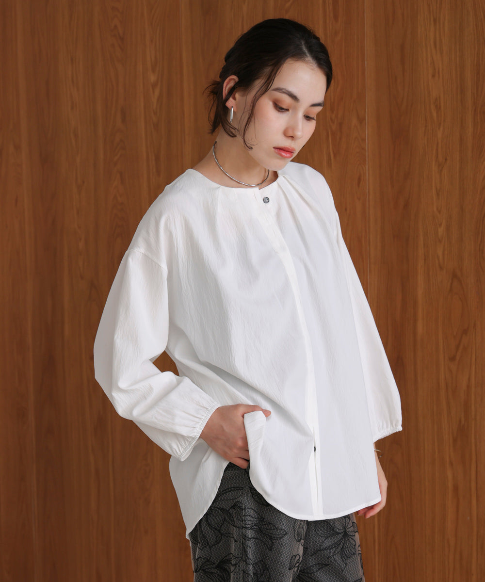 タックデザインブラウス