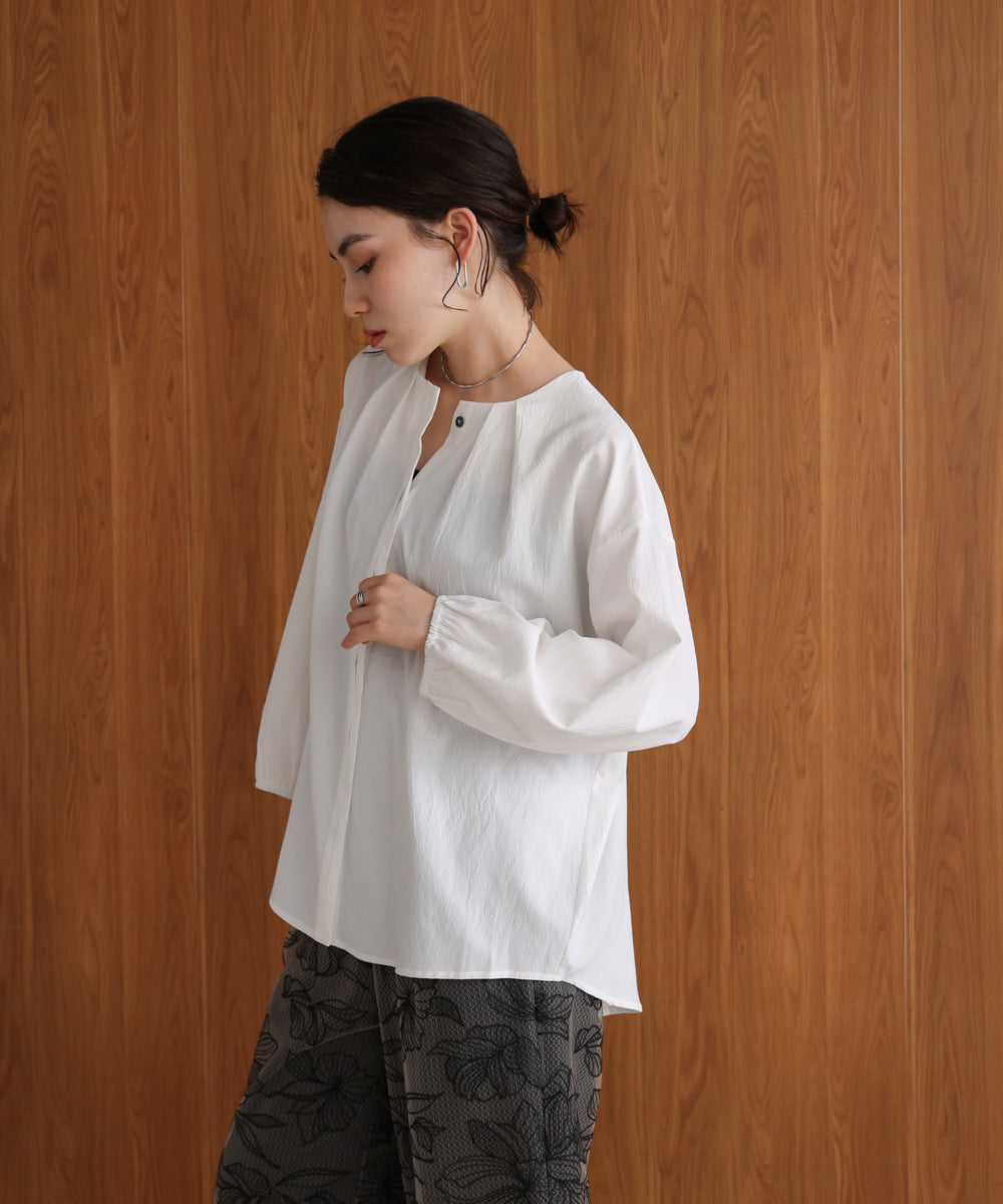 タックデザインブラウス