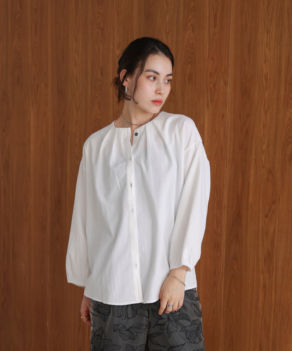 タックデザインブラウス