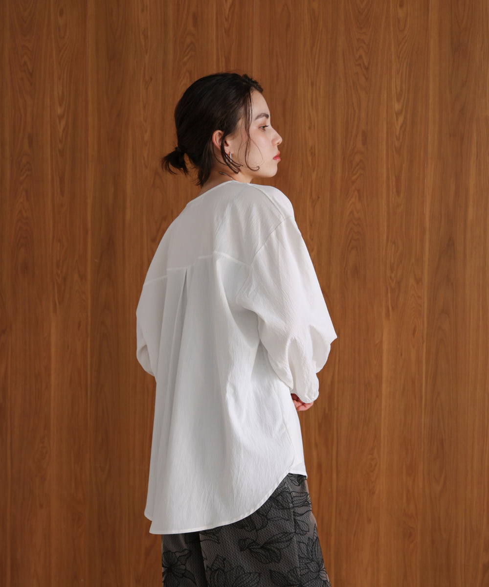 タックデザインブラウス