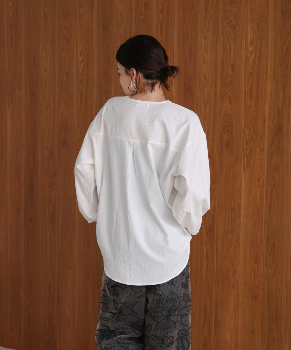 タックデザインブラウス