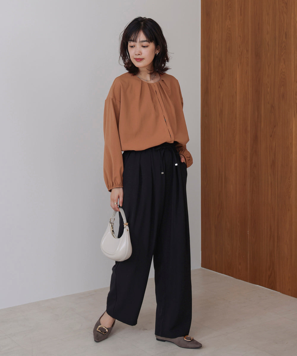 タックデザインブラウス