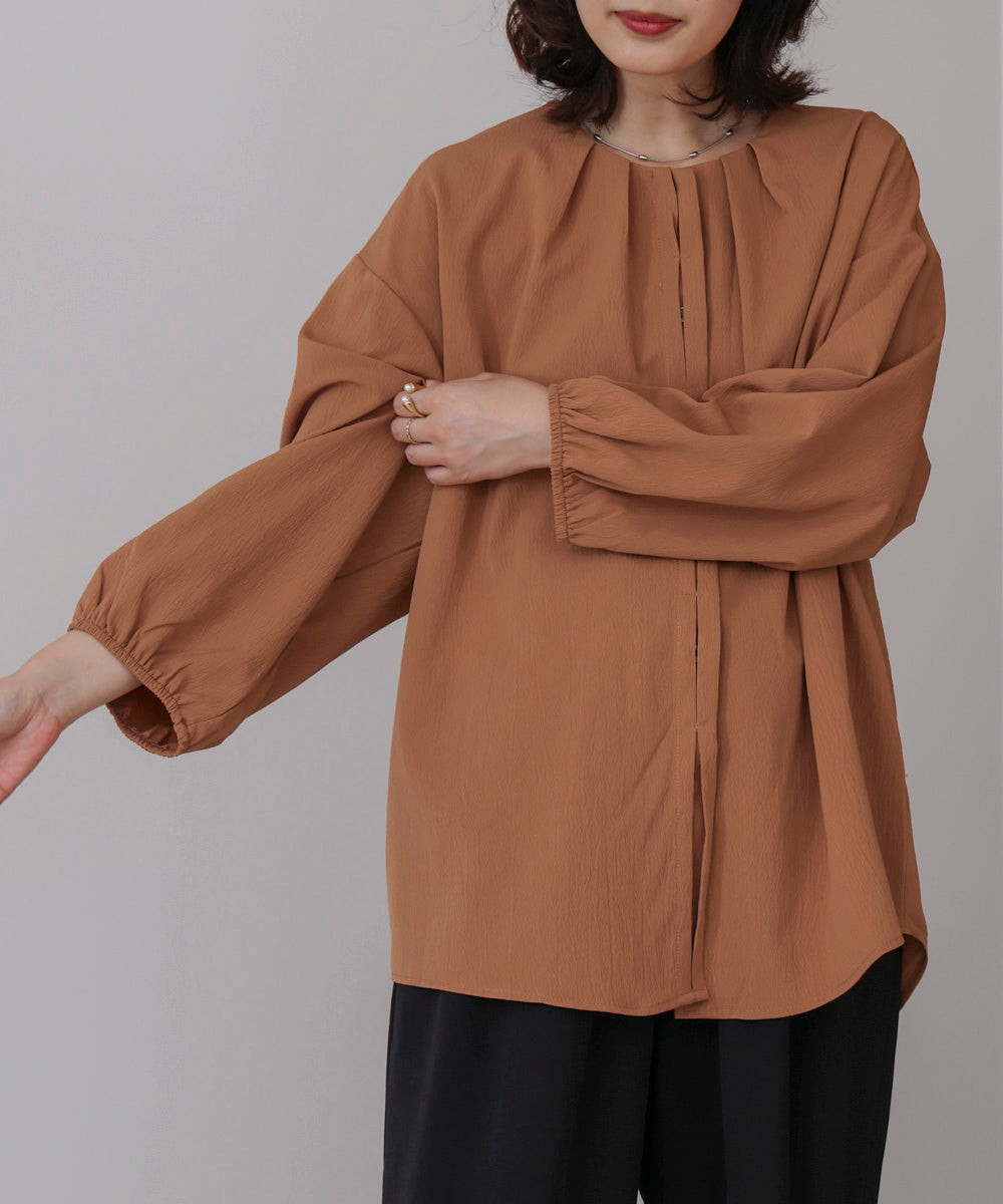 タックデザインブラウス