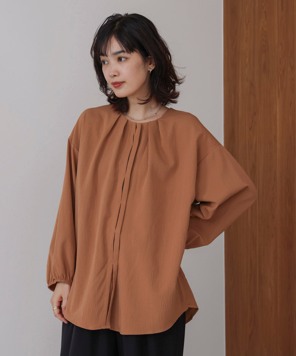 タックデザインブラウス