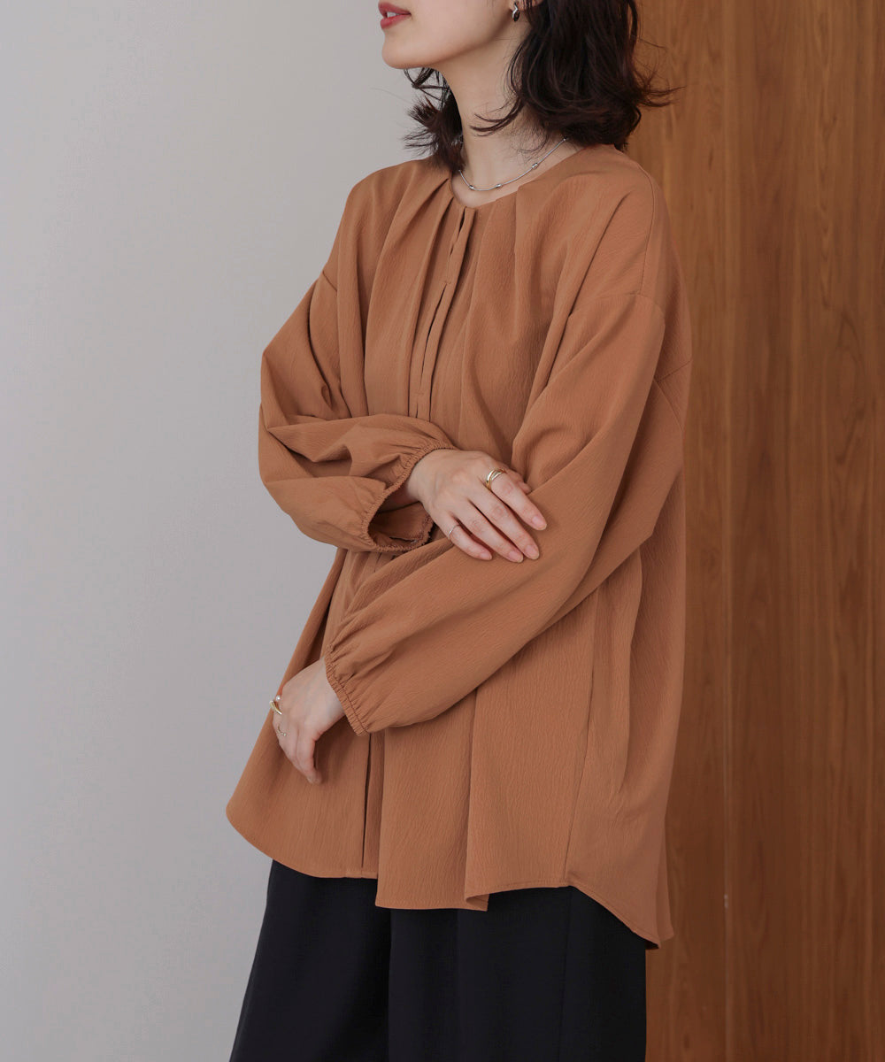 タックデザインブラウス