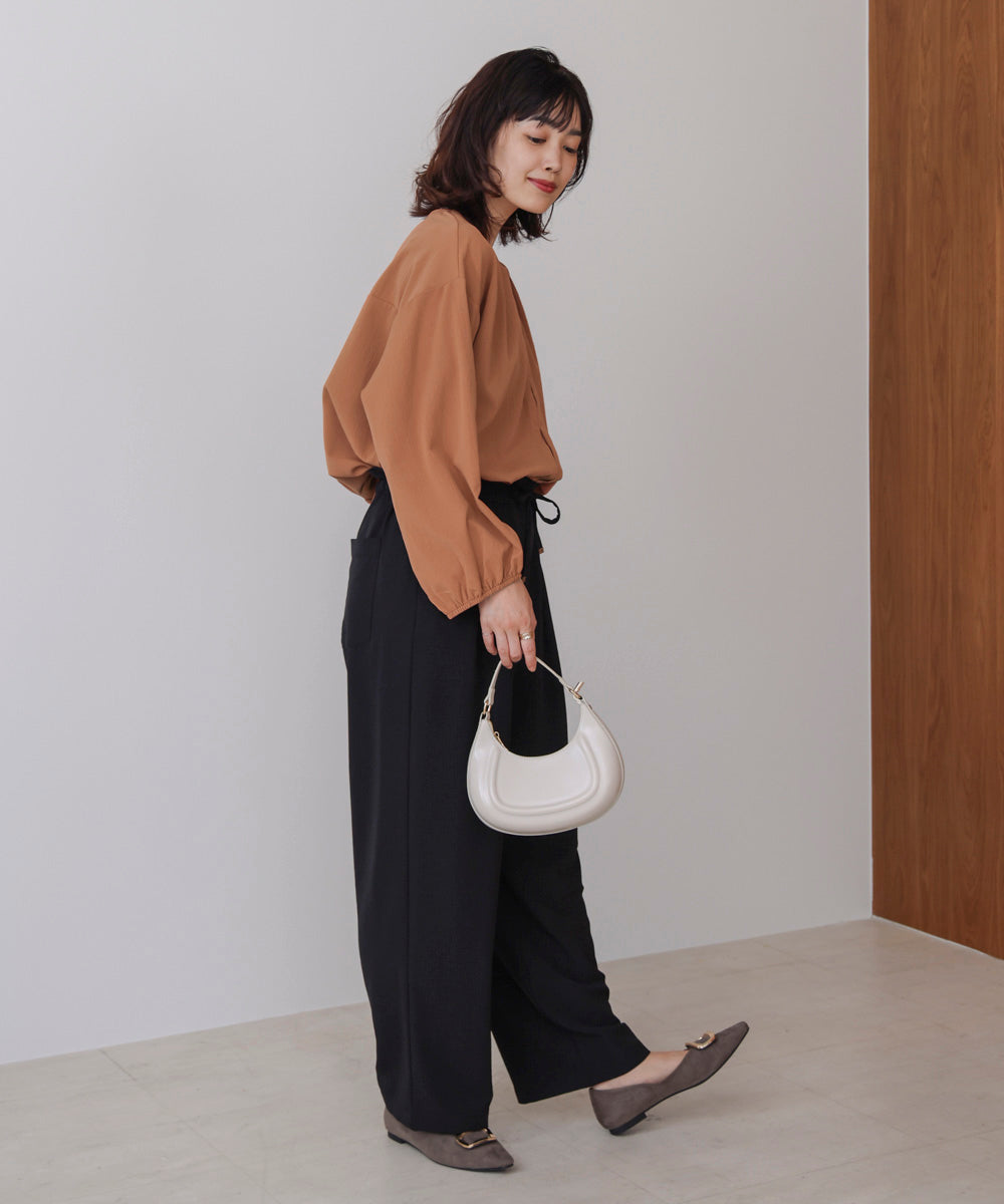 タックデザインブラウス