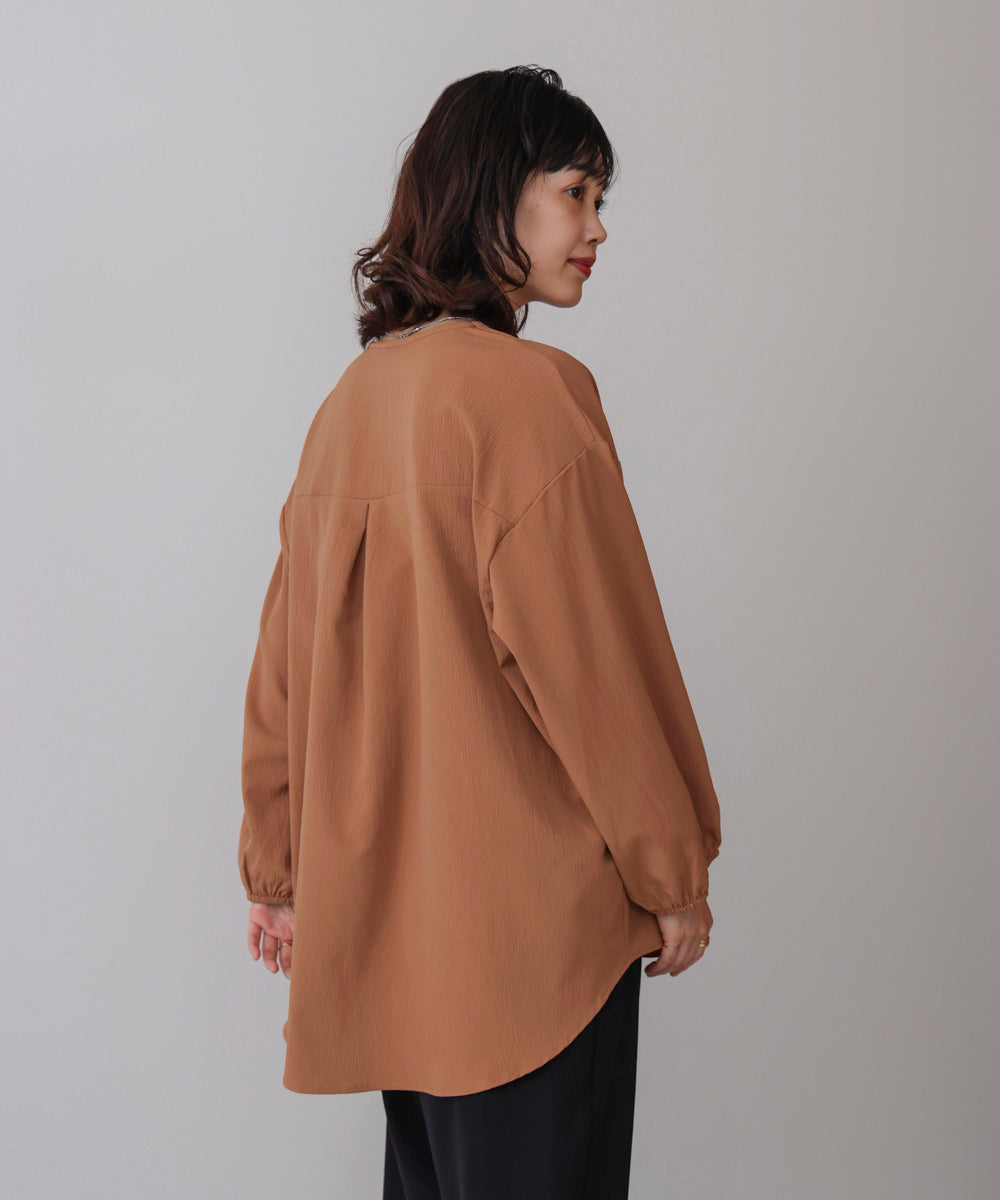 タックデザインブラウス