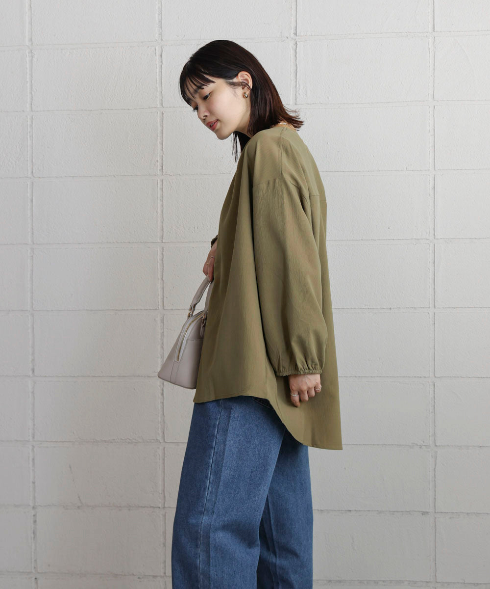 タックデザインブラウス