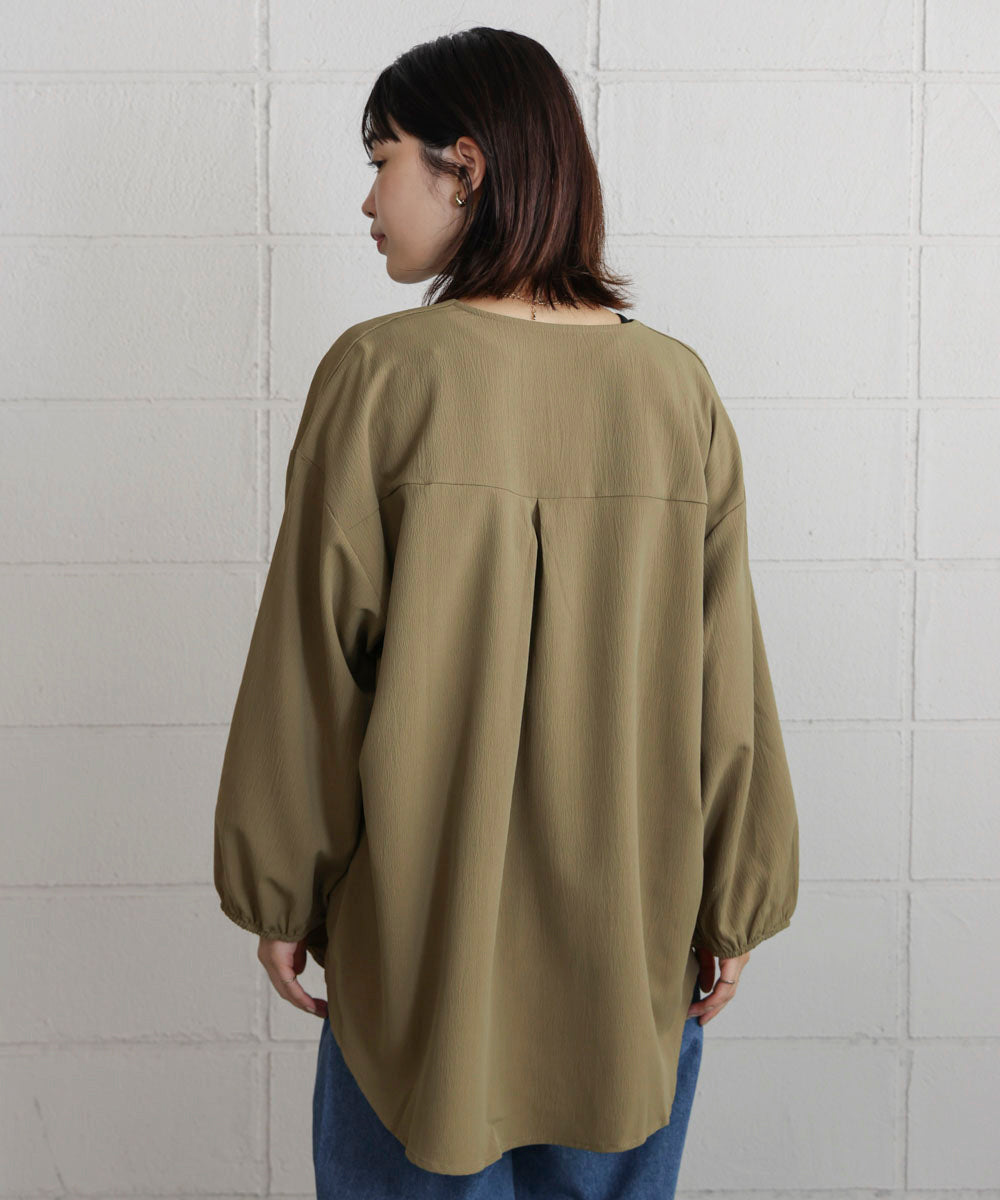 タックデザインブラウス
