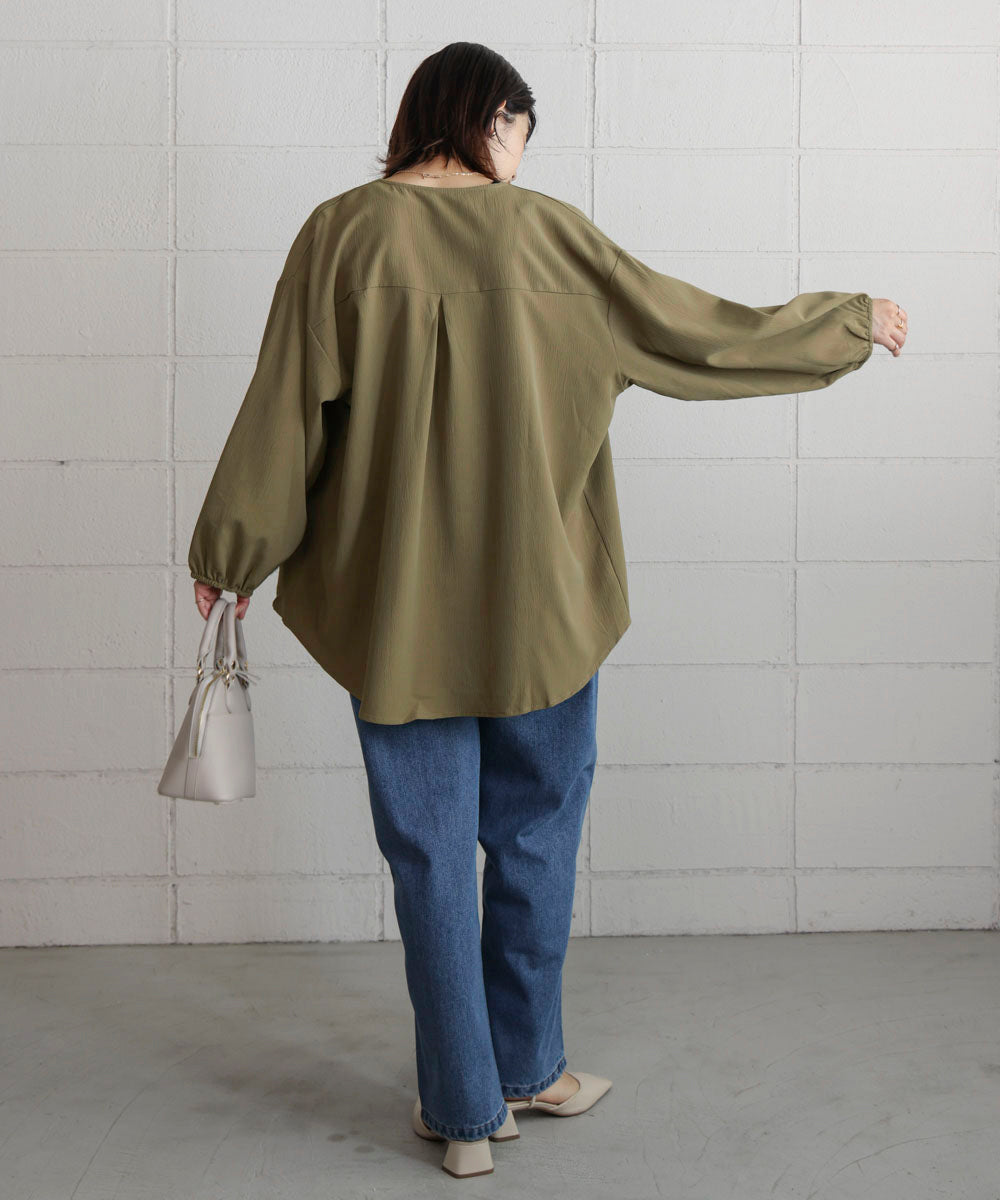 タックデザインブラウス