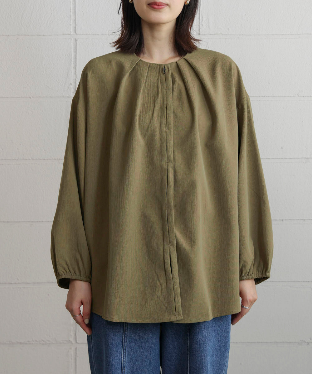 タックデザインブラウス