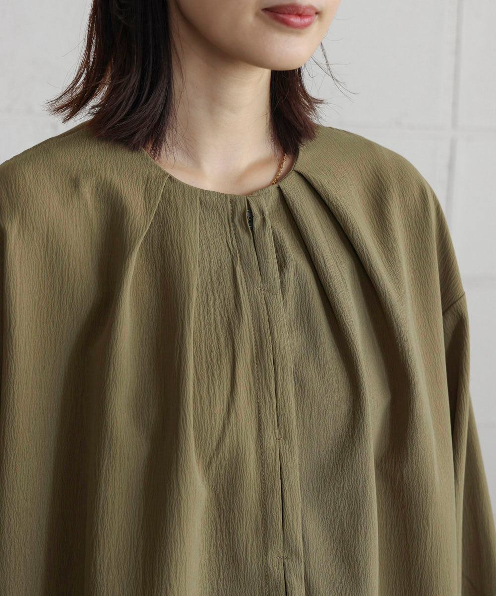 タックデザインブラウス