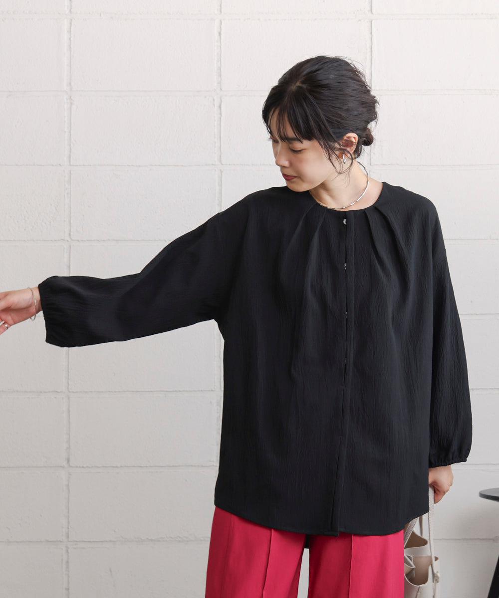 タックデザインブラウス