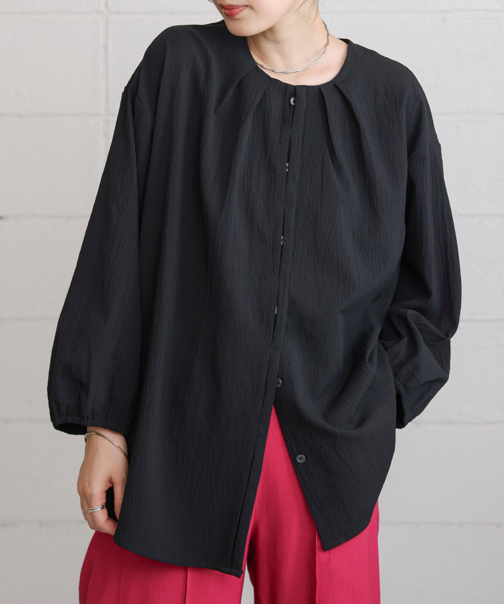 タックデザインブラウス