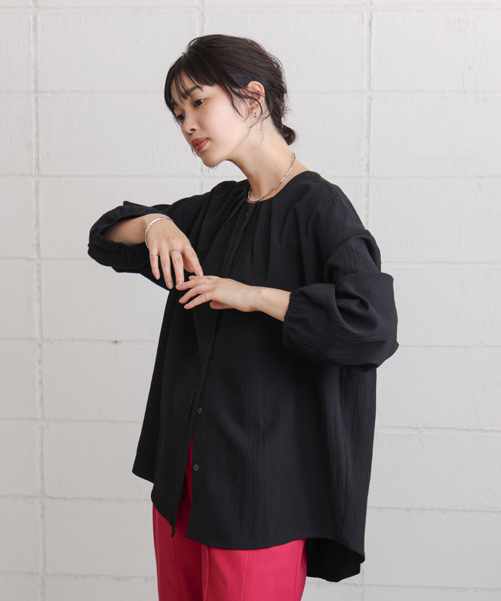 タックデザインブラウス