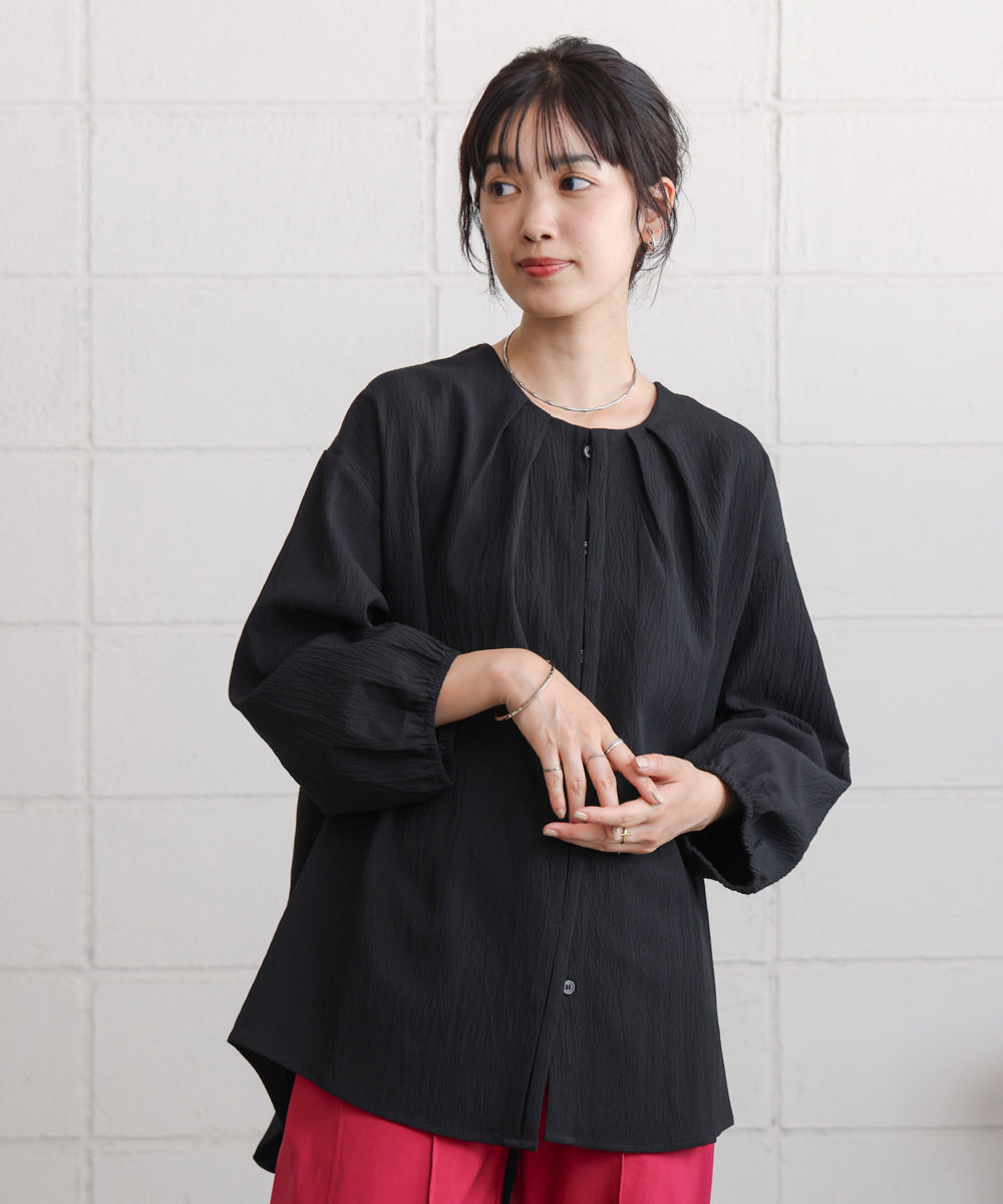 タックデザインブラウス
