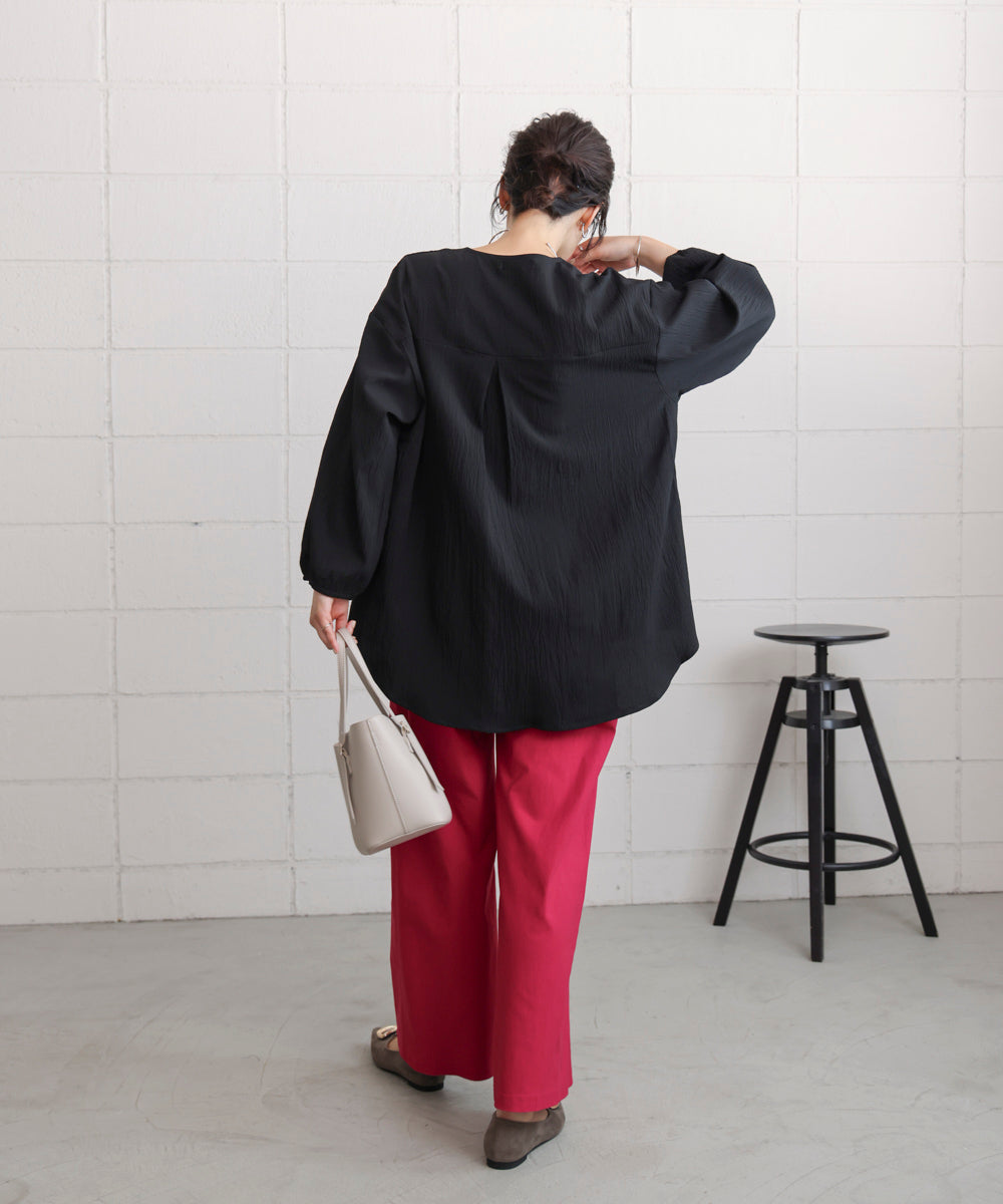 タックデザインブラウス